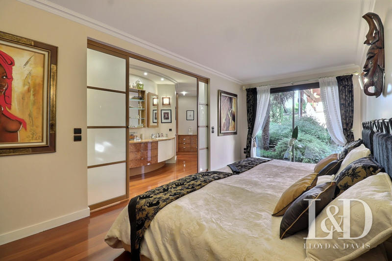 Maison - 482 m² - 10 pièces