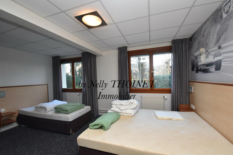 Local commercial - 1 500 m²