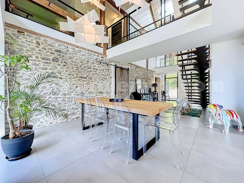 Maison - 486 m² - 8 pièces