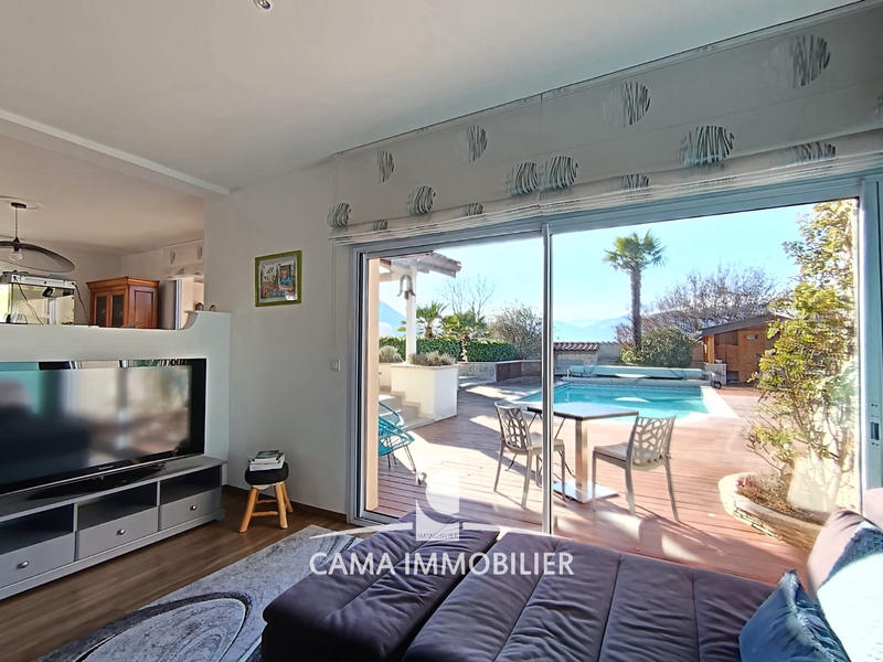 Maison - 270 m² - 8 pièces