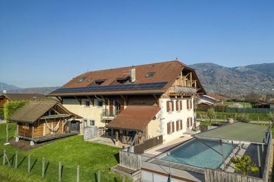 Maison - 393 m² - 12 pièces