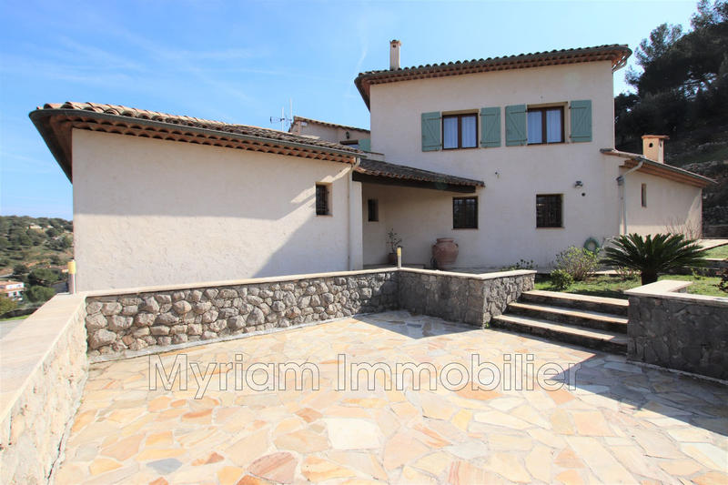 Maison - 290 m² - 5 pièces