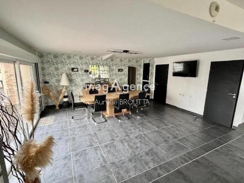 Maison - 247 m² - 8 pièces