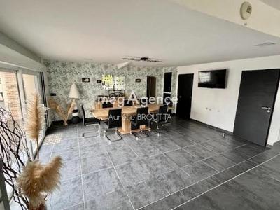 Maison - 247 m² - 8 pièces