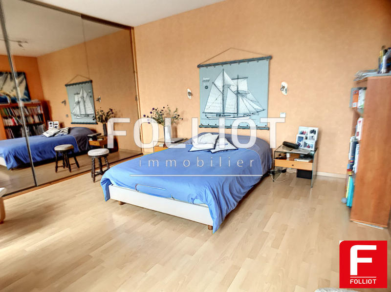 Maison - 250 m² - 8 pièces