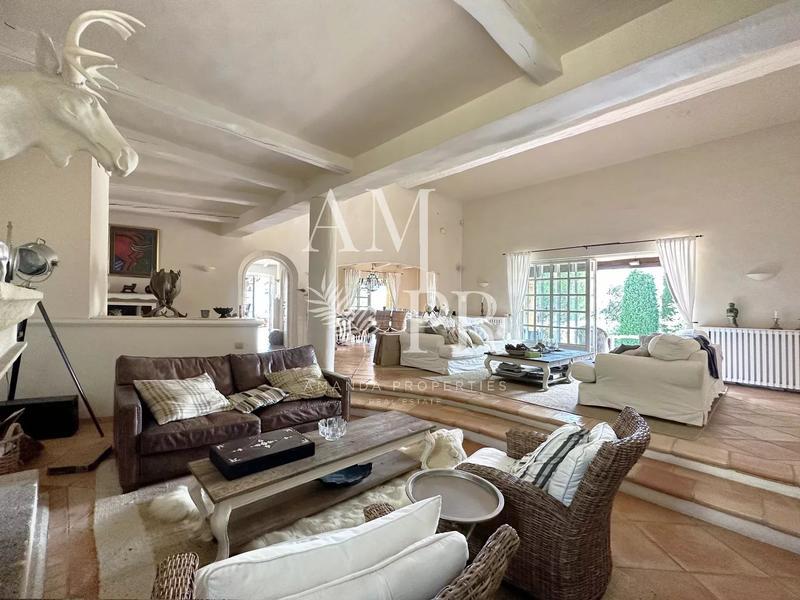 Villa - 240 m² - 7 pièces