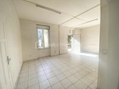 Local commercial - 83 m² - 1 pièce