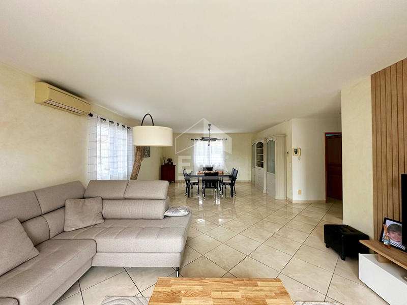 Maison - 180 m² - 8 pièces