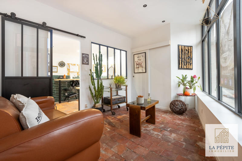 Maison - 230 m² - 9 pièces