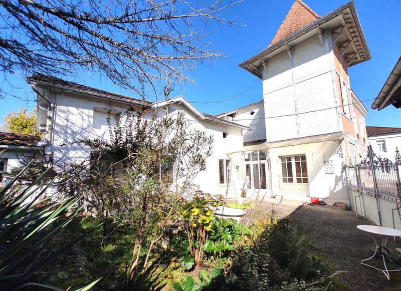 Maison - 200 m² - 7 pièces