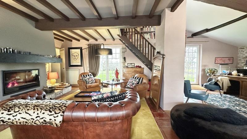 Maison - 230 m² - 7 pièces