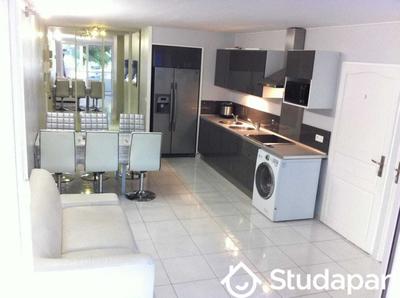 Chambre - 9 m² - 1 pièce