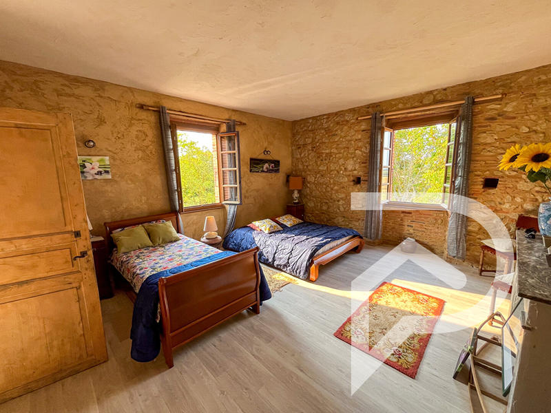 Maison - 228 m² - 7 pièces