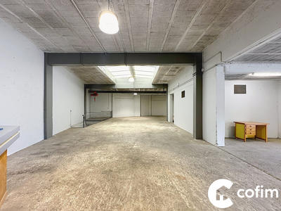 Parking / Garage - 674 m²