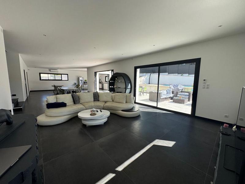 Maison - 202 m² - 8 pièces