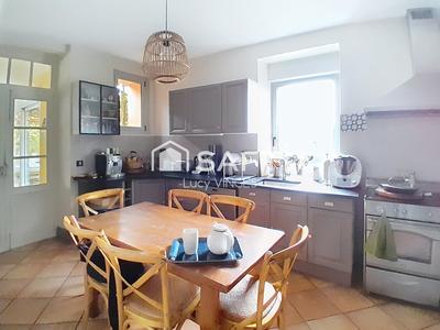 Maison - 230 m² - 6 pièces