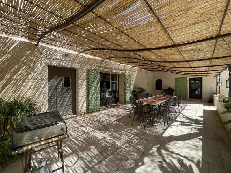 Mas - 450 m² - 5 pièces