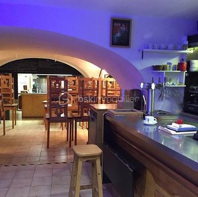 Local commercial - 76 m² - 1 pièce