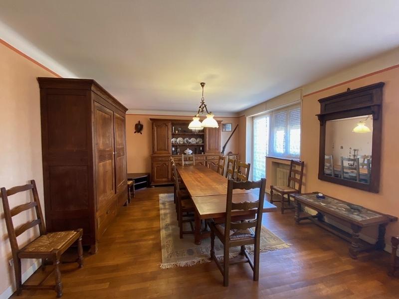 Maison - 219 m² - 9 pièces