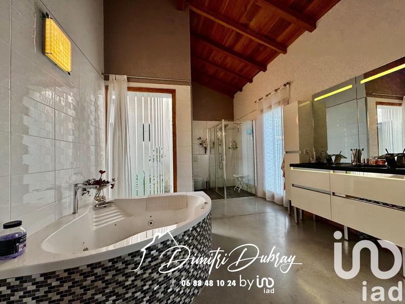 Maison - 222 m² - 7 pièces