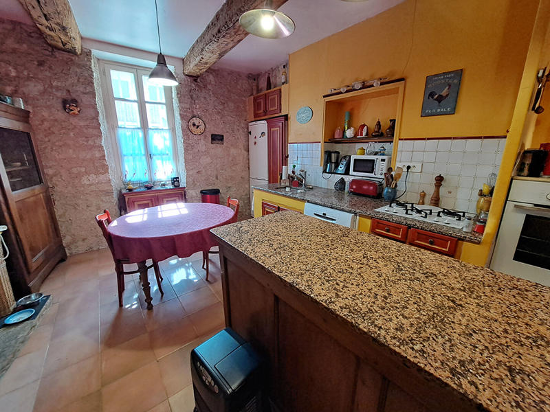 Maison - 241 m² - 9 pièces
