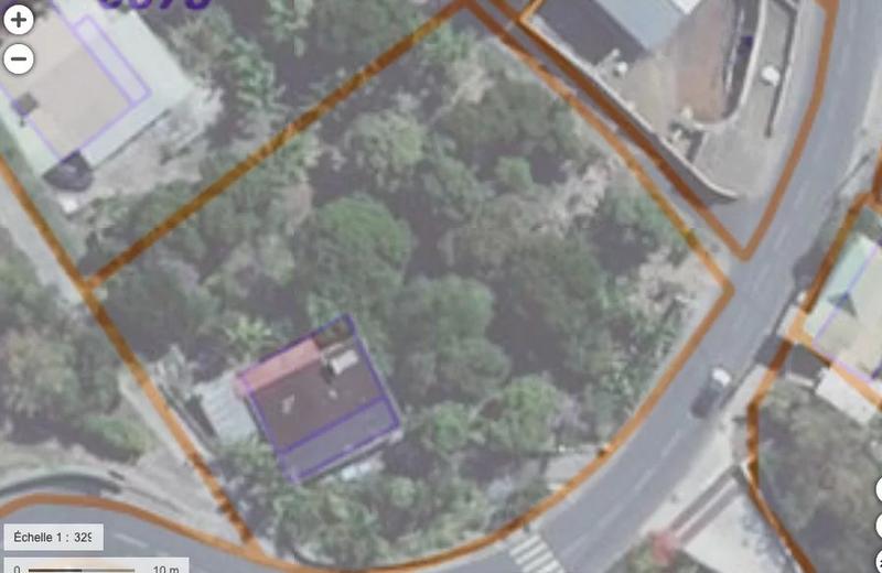 Maison - 1 900 m² - 4 pièces