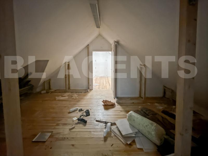 Maison de ville - 263 m² - 9 pièces