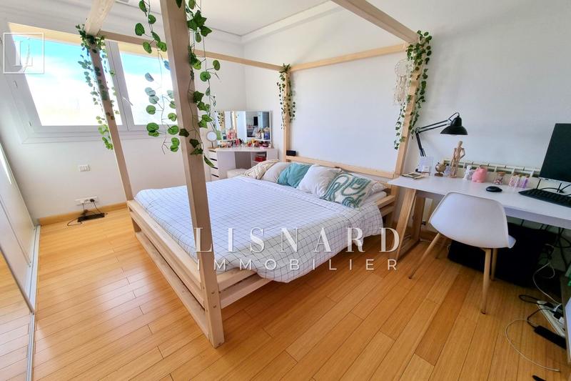 Maison - 180 m² - 5 pièces