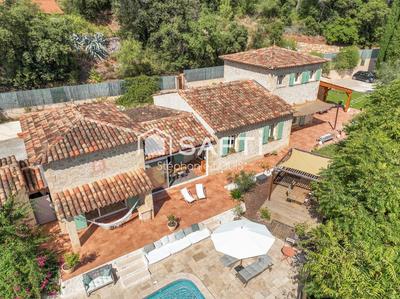 Maison - 220 m² - 8 pièces