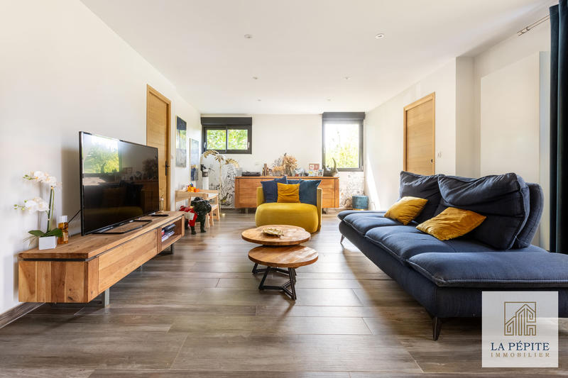 Maison - 173 m² - 9 pièces