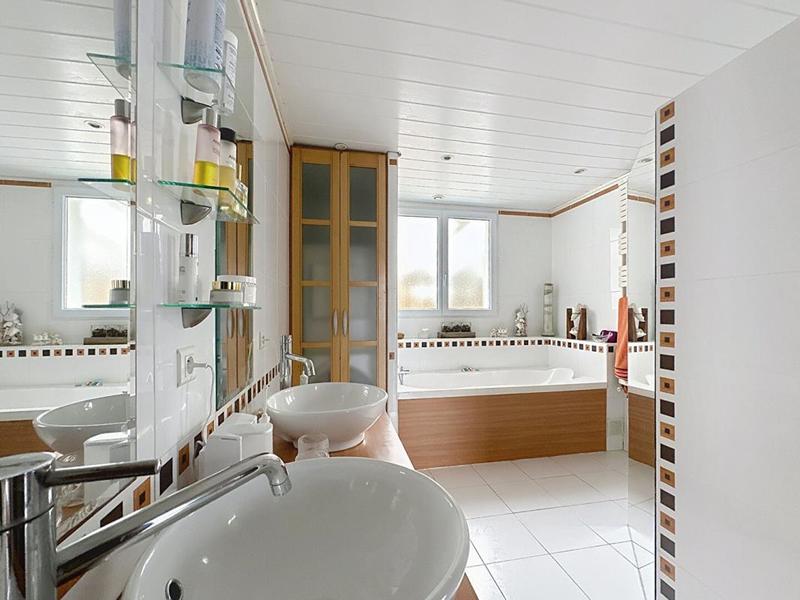 Maison - 220 m² - 5 pièces