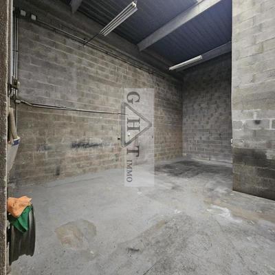 Entrepôt - 122 m²