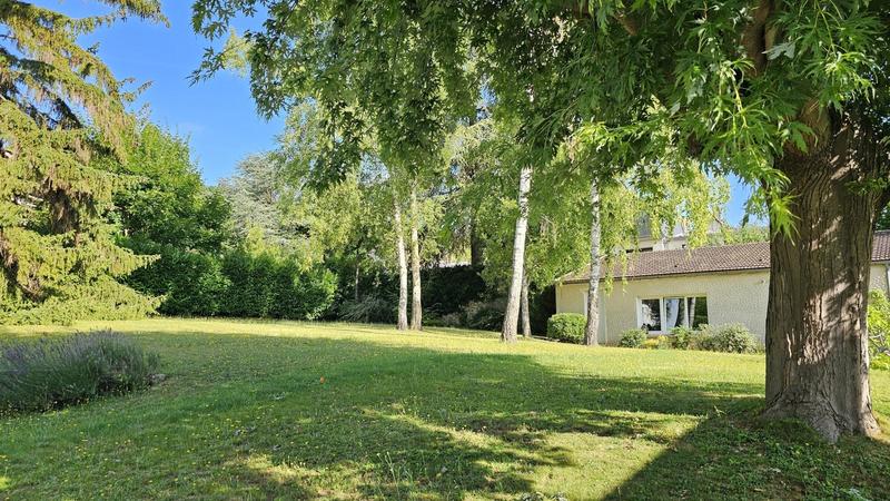 Maison - 232 m² - 11 pièces