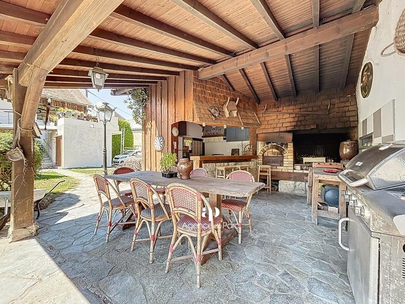 Maison - 220 m² - 9 pièces