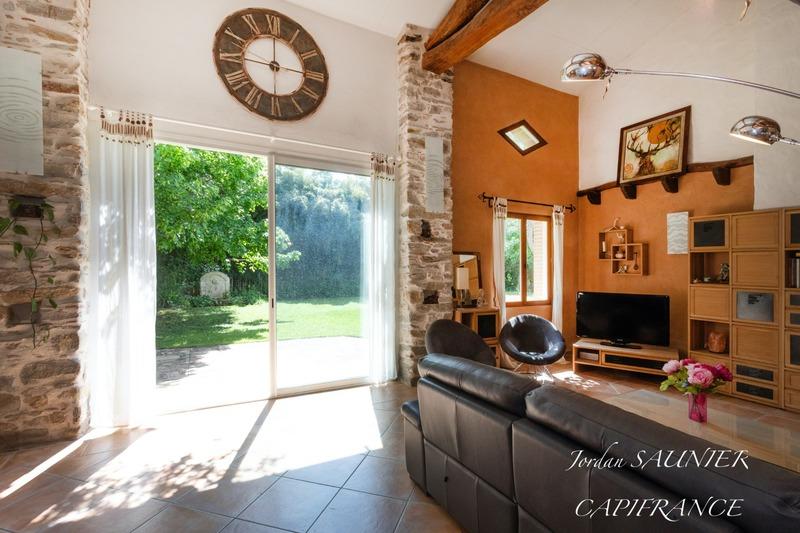 Maison traditionnelle - 317 m² - 9 pièces