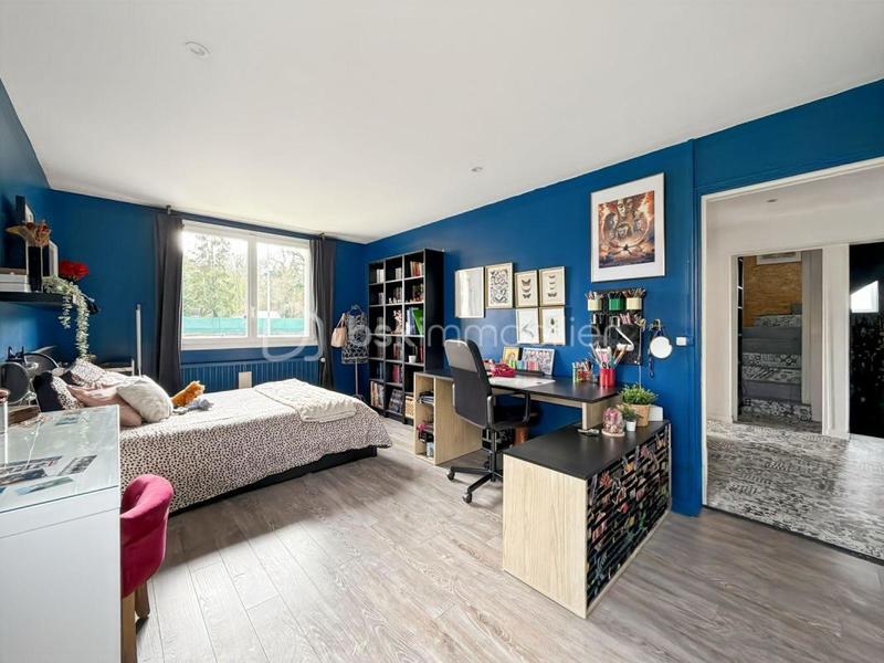 Maison traditionnelle - 220 m² - 8 pièces