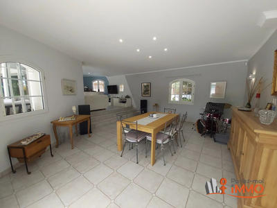 Maison - 180 m² - 6 pièces