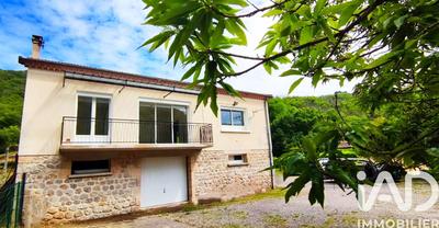 Maison - 100 m² - 9 pièces