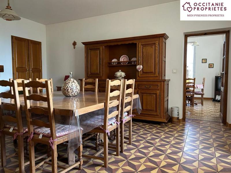 Demeure - 224 m² - 7 pièces