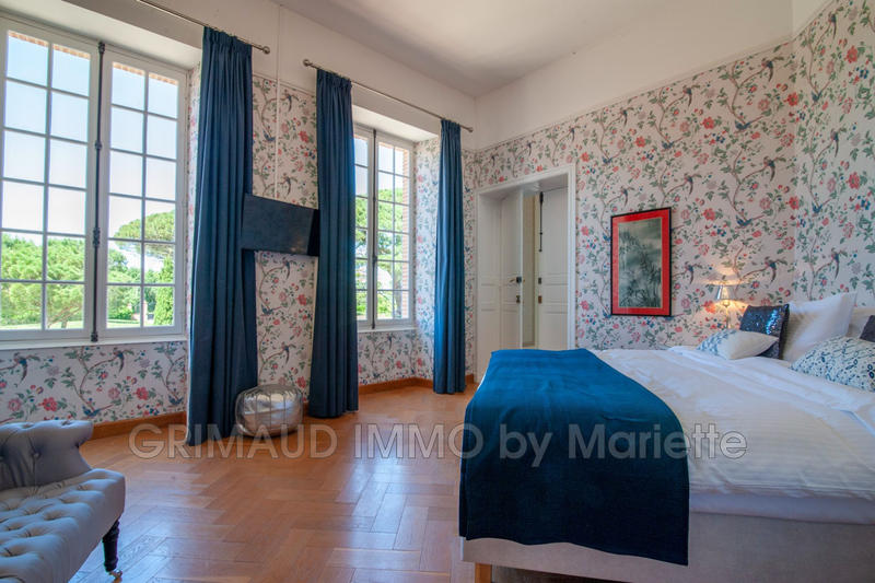 Maison - 740 m² - 17 pièces