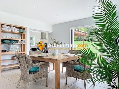 Maison - 278 m² - 8 pièces