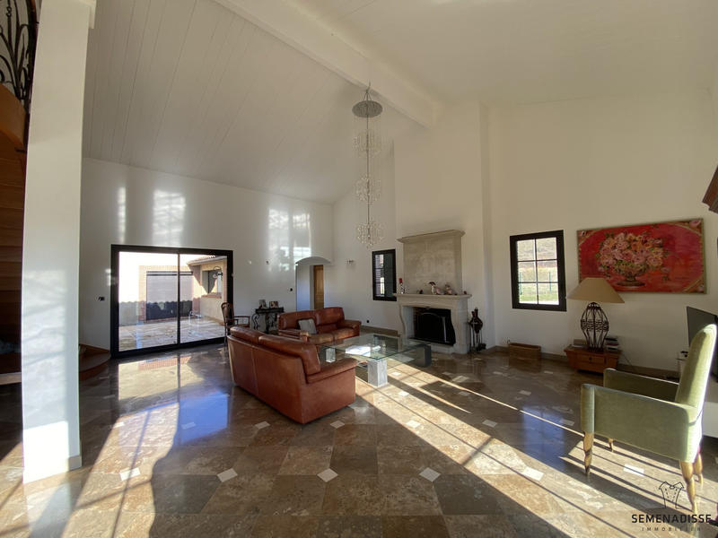 Maison traditionnelle - 327 m² - 5 pièces