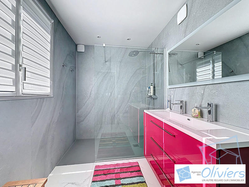 Maison traditionnelle - 200 m² - 8 pièces