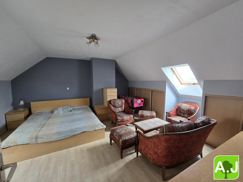 Maison traditionnelle - 137 m² - 8 pièces