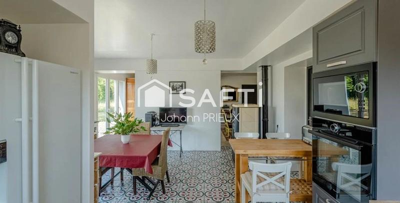 Maison - 275 m² - 9 pièces