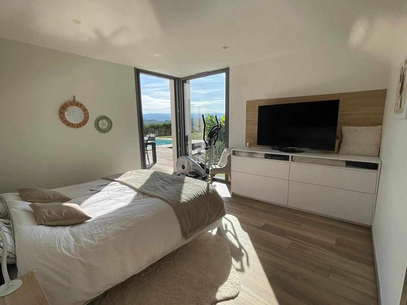 Maison - 220 m² - 6 pièces