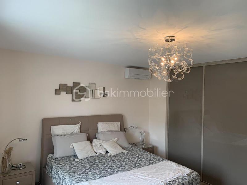 Maison traditionnelle - 159 m² - 6 pièces