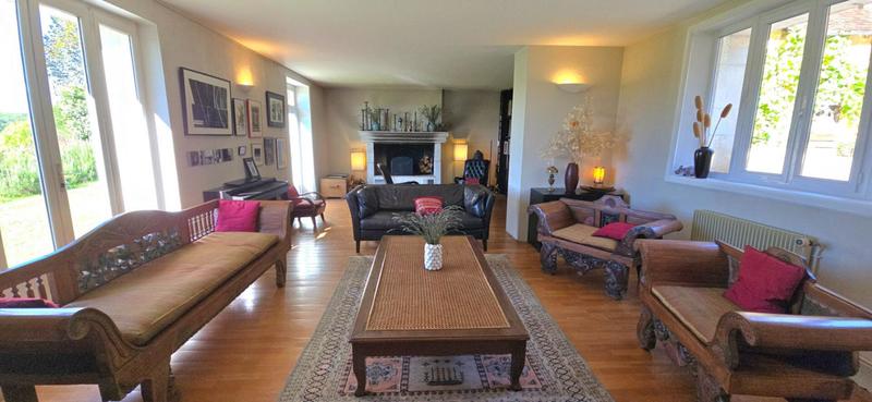 Demeure - 250 m² - 7 pièces