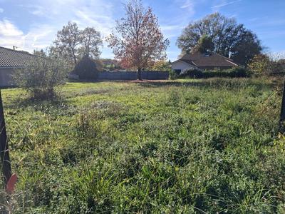 Terrain constructible - 888 m²