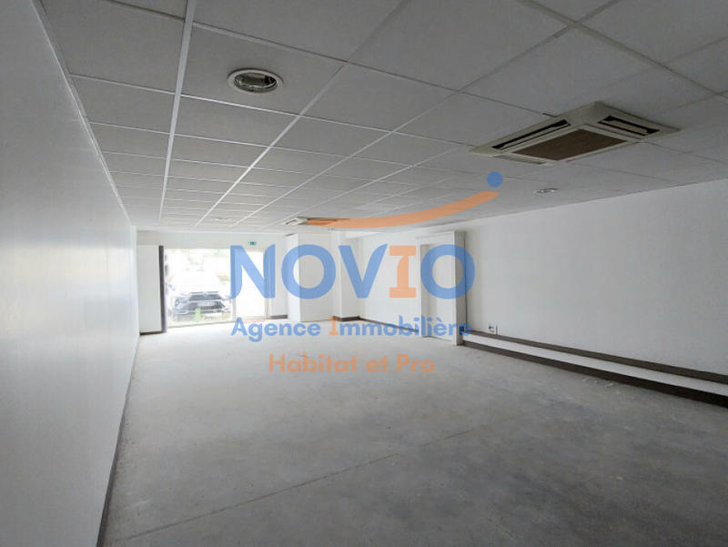 Bureau - 144 m² - 1 pièce